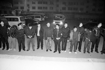 5个月盗窃50余万元铁围栏济南8名男子被抓获