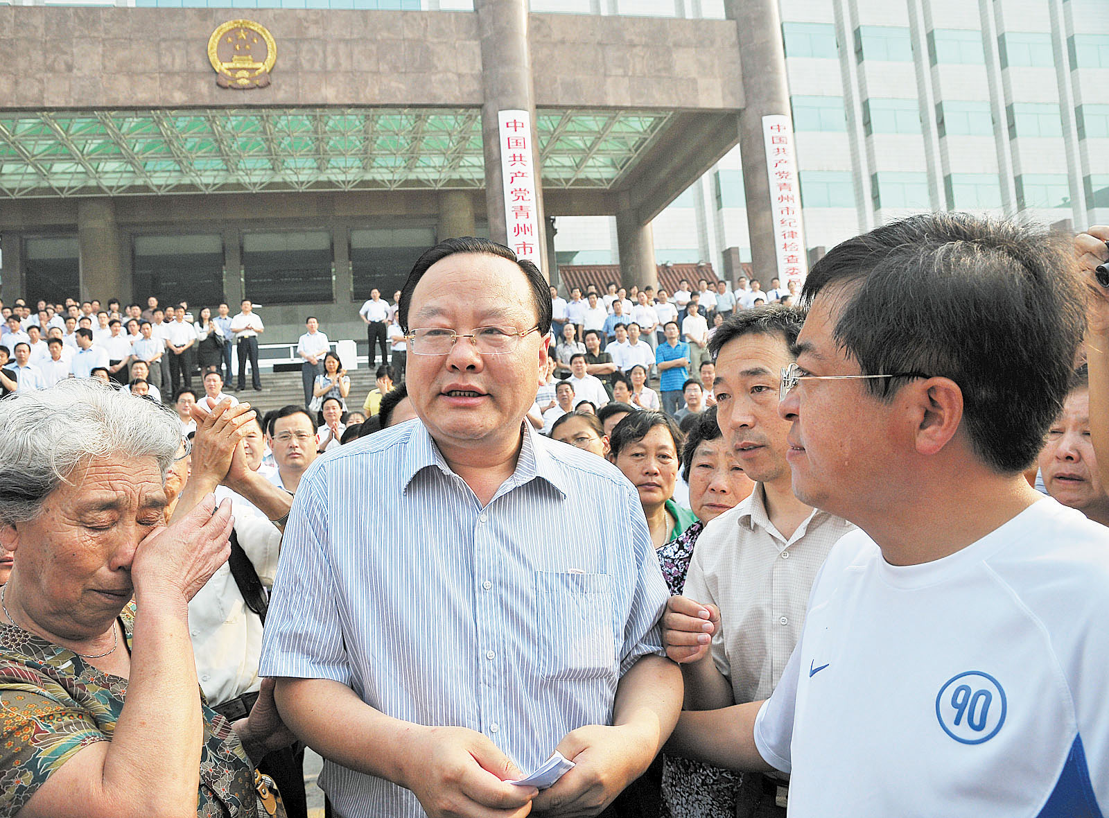 冯炜程)连日来,一条名为"青州数千群众泪别市委书记王立胜"的帖子在