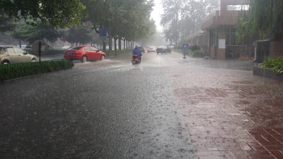 济南下雨精确到"路" 局地强对流天气让人难捉摸