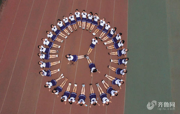 山东聊城大学毕业生航拍 最美毕业照 _17城_山