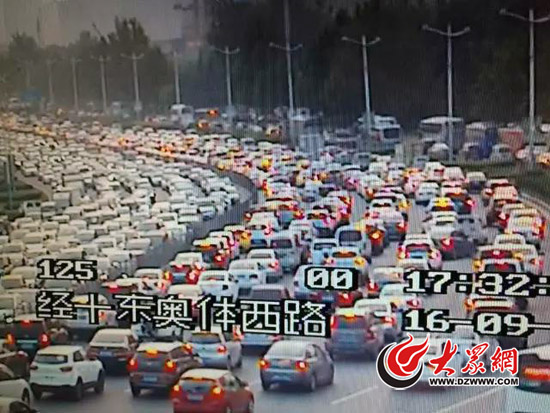 晚高峰今天下午3点就开始 济南人下班咋这么早