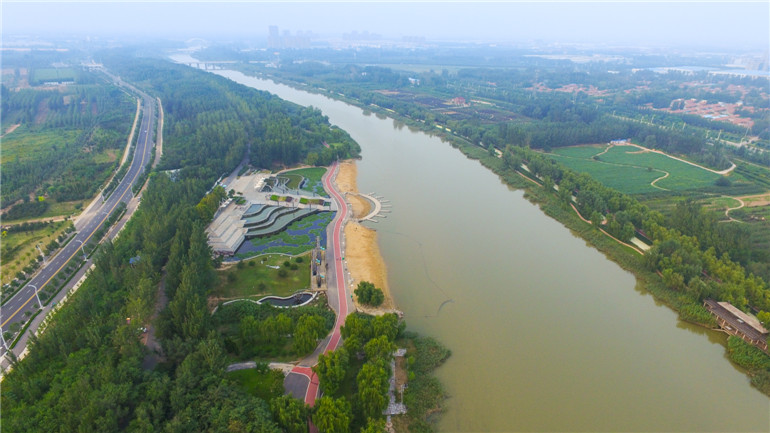 昔日臭水沟变城市客厅减河湿地成市民假期旅游新宠