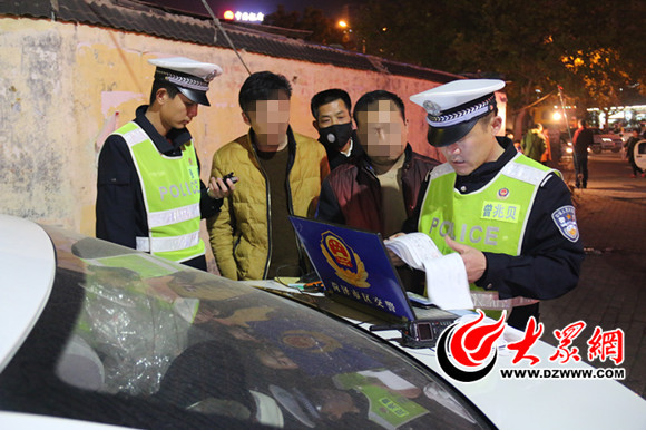 菏泽交警集中查处违规使用远光灯 扣分还罚钱