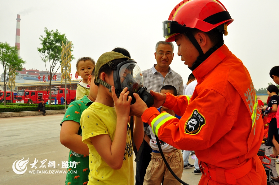 昌邑消防大队儿童节前为幼儿园小朋友奉上消防