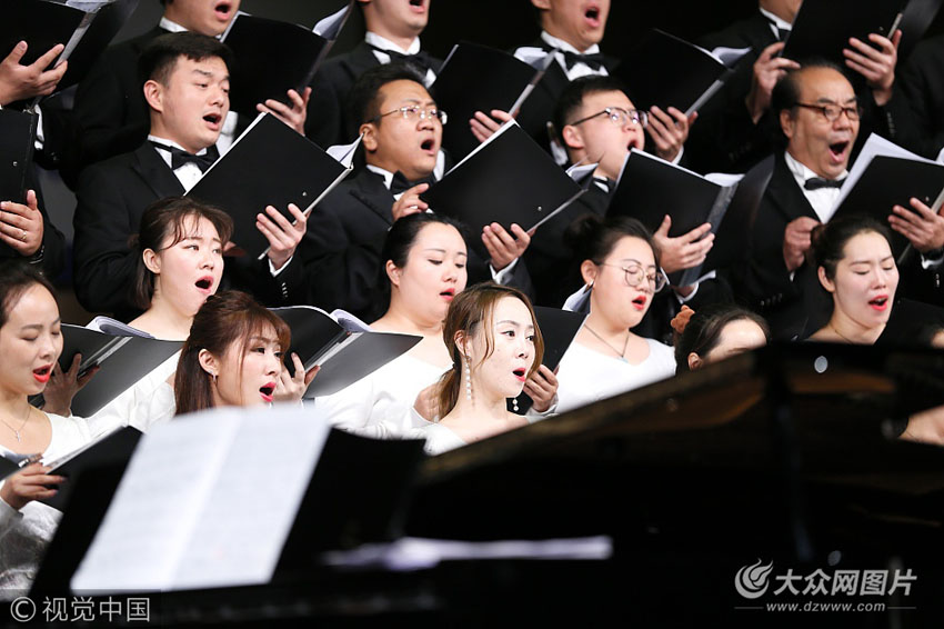 10月20日晚,中国国家交响乐团合唱团在即墨市博兰斯勒(青岛)大剧院