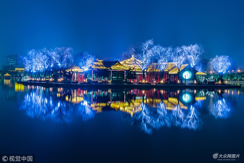 山东济南:大明湖夜景