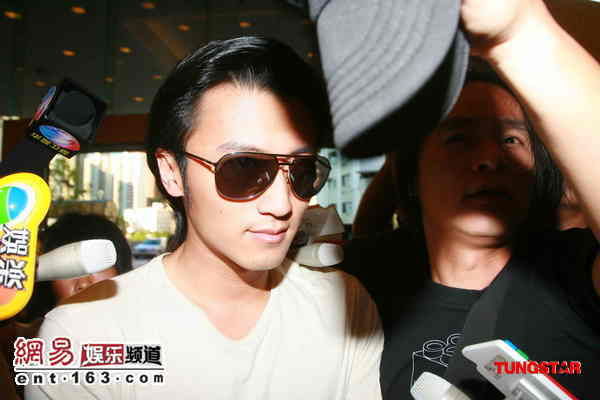 张柏芝顺利生下一男婴长相酷似谢霆锋(图)