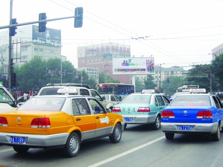 記者體驗電話叫車 八分鐘出租車開到面前