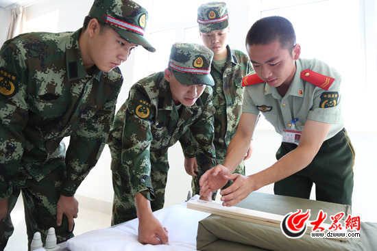 來自四川方向的首批新兵順利抵達山東邊防總隊訓練基地,標誌著山東