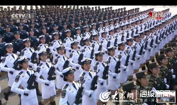 女兵方队参阅官兵吕雪白衣天使也可以当尖兵