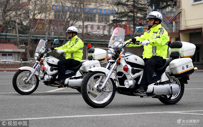 青島交警配備警用摩托車 400輛新車齊上路