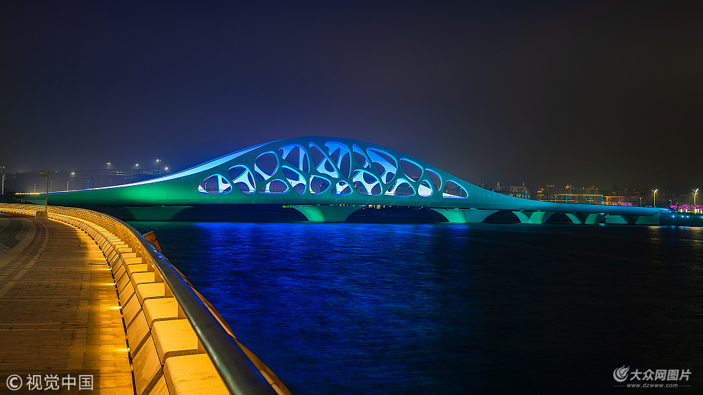 青島:流光溢彩 夜景燈光秀顏值爆表