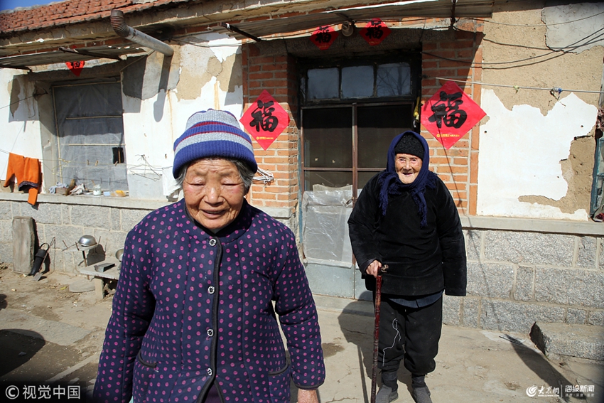 日照:83歲老人兄妹8人笑稱都在健康成長 102歲老母親還能穿針引線